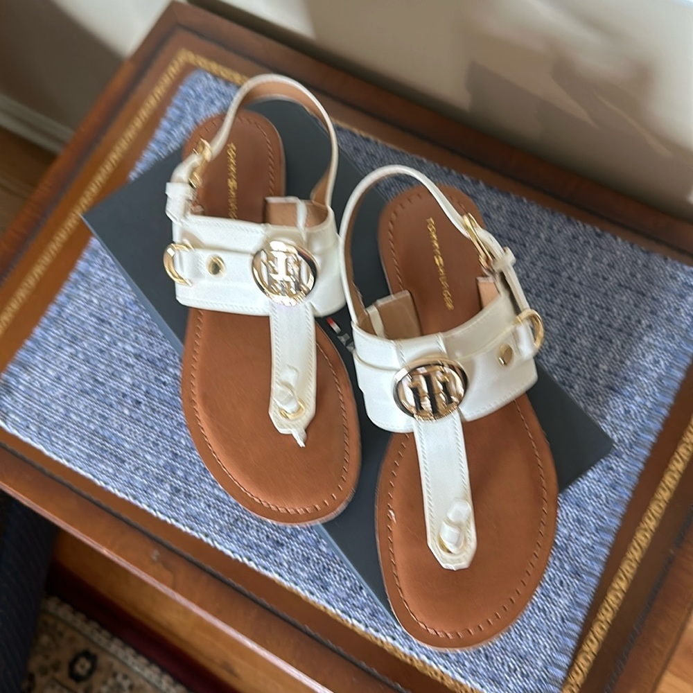 Never worn Tommy Hilfiger, white sandals size 6 1/2